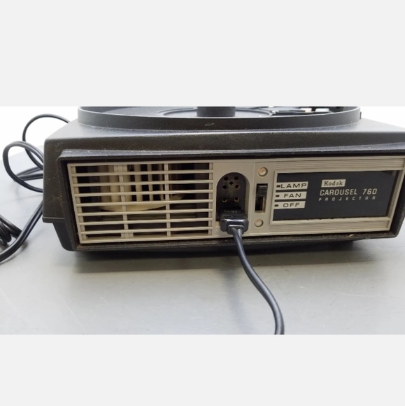 Vintage Kodak Carousel 760 auto focus Projector with case slide tray and lamps - Picture 8 of 10